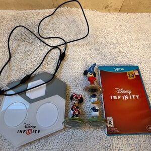 Disney Infinity Wii U 3.0 Set includes: base, game and 3 characters